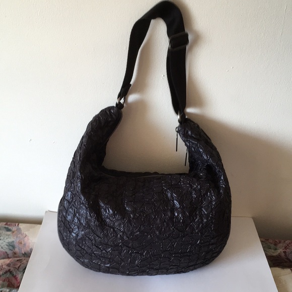 Lesportsac Handbags - Lesportsac expandable black bag